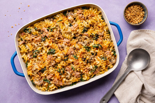 Baked Rotini Pasta Casserole with Breadcrumb Topping