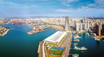 Obraz premium Aerial View of Modern Coastal City Port and Urban Skyline