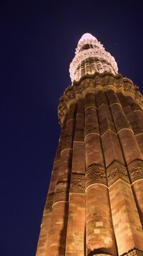 Night falls on the Qutab Minar and planes fly over the Indian sky