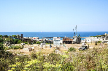 Obraz premium Vintage wooden boats used for filming on site of Fort Rinella near Kalkara town in Malta