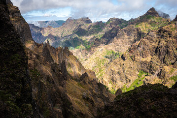 Fototapeta premium Serrated volcanic ridges and rocky spires in the heart of the Madeira mountains