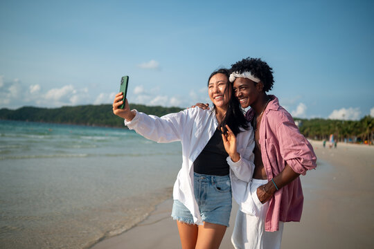 Happy couple taking selfie at the beach on summer holiday, Tourism, beach, summer and travel