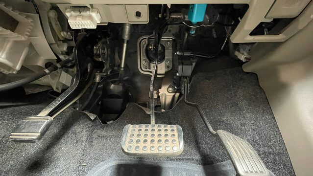 自動車ペダルのメカニカル