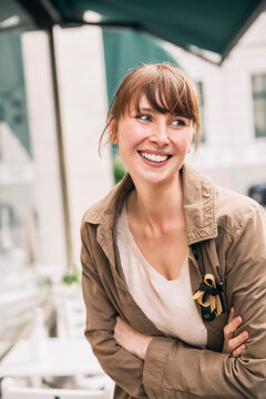 Portrait of smiling woman with crossed armes