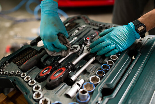 Mechanic cleaning tools in box