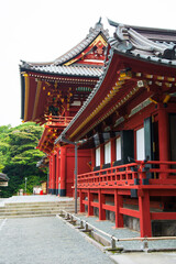 Fototapeta premium 日本の風景・初夏 神奈川県鎌倉市 鶴岡八幡宮 本宮
