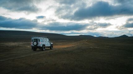 Off-Road Vehicle Driving Through Iceland Highlands at Dusk © Lukas Gojda