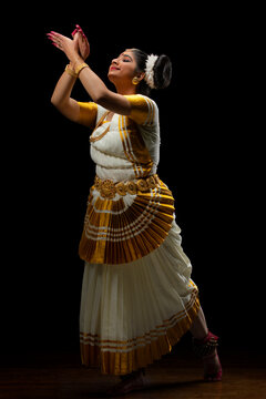 Mohiniattam dancer representing a flying bird through her dance performance