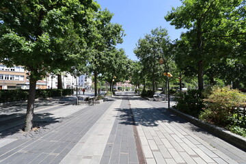 Obraz premium La place Carnot, place typique, ville de Douai, département du Nord, France