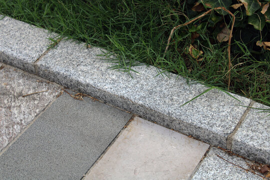 Bordures de jardin en granit naturel pour all&eacute;es, jardins et marches d'escalier