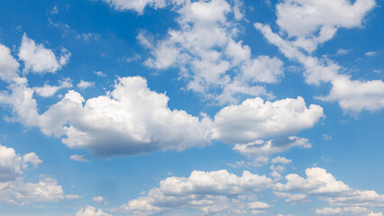 Fototapeta premium Clouds fill the sky over a clear blue backdrop during the day
