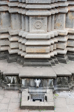 Sangam Mahuli, Sri Kashi Vishweshwar Temple, Dakshin Kashi, Maratha and Hemadpanthi architecture, Set at the confluence of the Krishna and Venna rivers, Satara, Maharashtra, India.