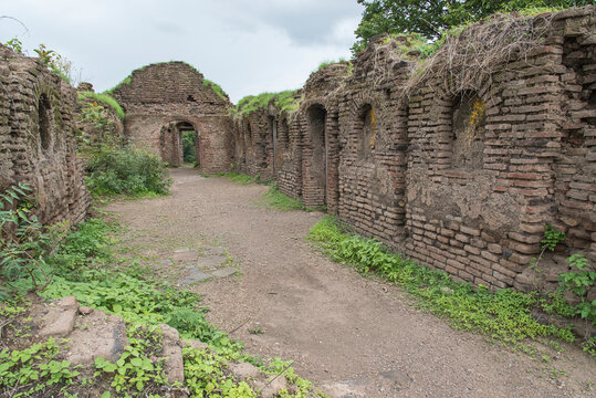 Sangam Mahuli, Sri Kashi Vishweshwar Temple, Dakshin Kashi, Maratha and Hemadpanthi architecture, Set at the confluence of the Krishna and Venna rivers, Satara, Maharashtra, India.