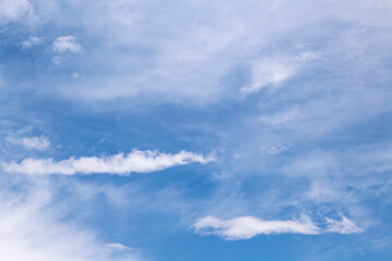 Obraz premium Blue Sky With Wispy Clouds And Thin Contrail Overhead — Calm Bright Day Background
