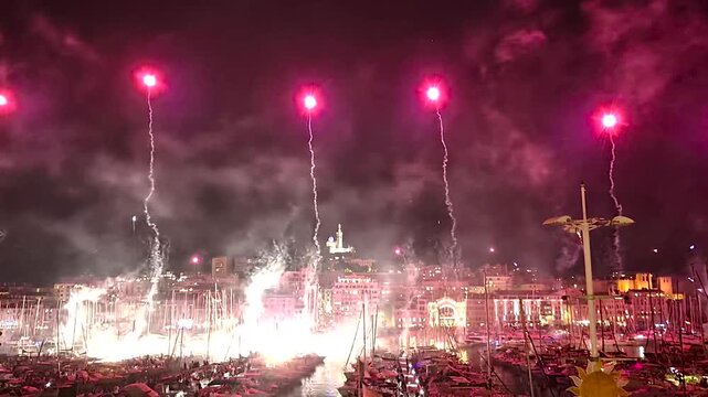Marseille, 14 juillet feu d'artifice au Vieux Port - F&ecirc;te nationale Fran&ccedil;aise