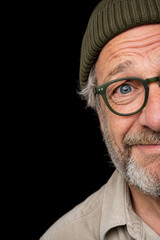 Fototapeta premium Senior mit Brille und Mütze
