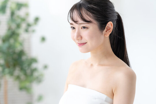 美容　スキンケア　女性