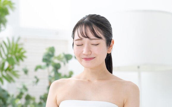 美容　スキンケア　女性