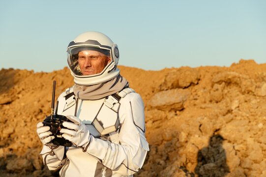 Exploration on the surface of Mars during a mission by an astronaut in a spacesuit