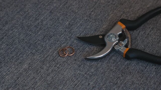 Symbolic relationship ending rings and scissors illustrate divorce and love breakdown through simple but expressive image