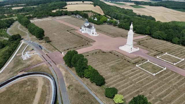 Le site de notre Dame de Lorette &agrave; Albain Saint Nazaire en France. On y retrouve l'Anneau de la m&eacute;moire , la tour lanterne et la basilique.