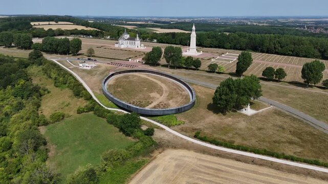 Le site de notre Dame de Lorette &agrave; Albain Saint Nazaire en France. On y retrouve l'Anneau de la m&eacute;moire , la tour lanterne et la basilique.