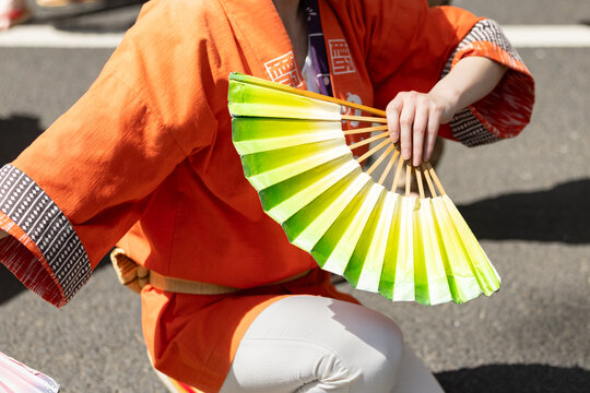 日本の祭り仙台青葉まつり雀踊り扇子決めポーズ