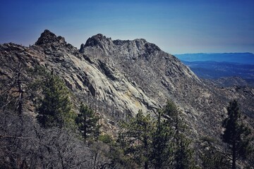Obraz premium Rugged Granite Rock Faces and Craggy Peaks of Mount San Jacinto