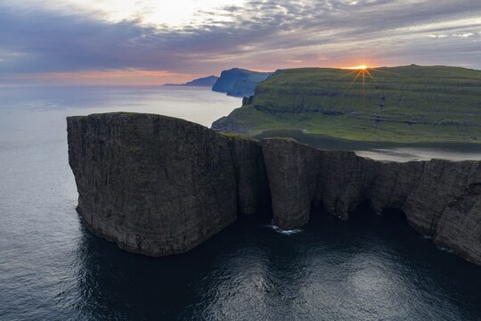 Tr&aelig;lan&iacute;pa Cliffs, S&oslash;rv&aacute;gsvatn, V&aacute;gar Island, Faroe Islands, Denmark