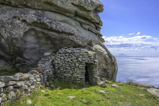 Petramurata rock formations and shepherd's hut called Caprile, Campo nell'Elba, province of Livorno, Italy