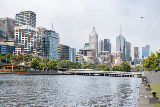 Melbourne river and skyscrapers