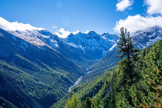 Blick ins Val Cluozza auf der Wanderung zur Chamanna Cluozza &ndash; Schweizerischer Nationalpark, Engadin