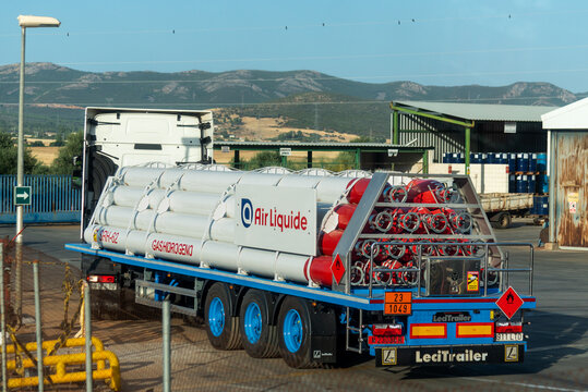 Puertollano, Ciudad Real, Spain , 7.8.2026;  Rear view of an Air Liquide truck transporting hydrogen cylinders.