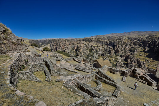 T'aqrachullo rises like a forgotten city carved into stone. Spread across seventeen hectares of windswept mesa in Espinar, Cusco, this ancient citadel holds nearly six hundred structures 