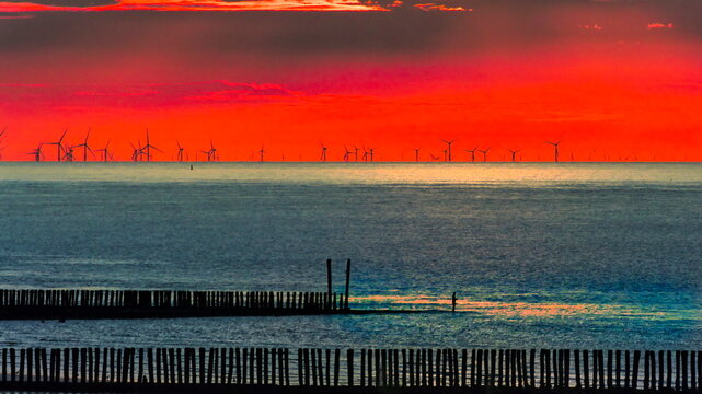 Sonnenuntergang am Off-shore-park