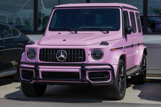 Used Mercedes-Benz G-Class G 63 AMG at a dealership. Mercedes offered the G63 with a Bi-Turbo 4.0L V8 engine. MY:2021