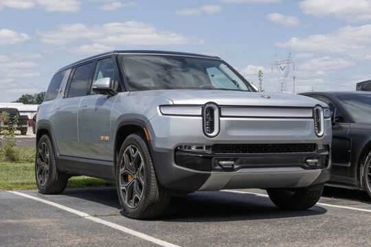 Used Rivian R1S electric SUV. With pricing concerns, Rivian is buying and selling pre-owned cars to meet demand. MY:2024