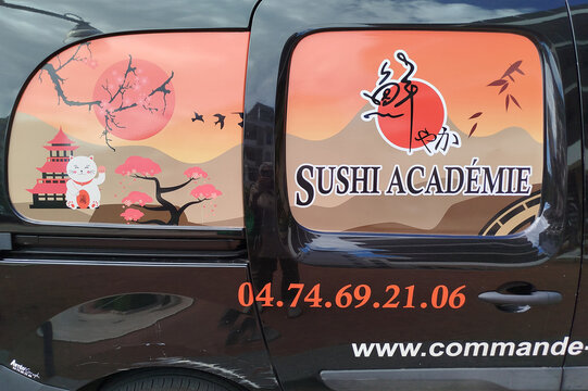 Camionnette de livraison des sushi