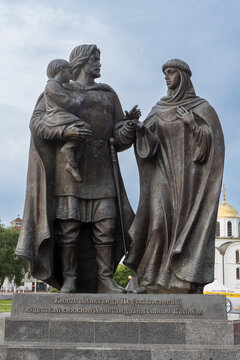 July 17, 2026, Belarus, Vitebsk. Monument to Prince Alexander and his wife