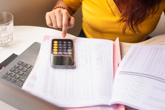 Anonymous woman finances