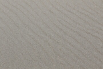 Dunes de sable sculptées par le vent sur le littoral de Trafaria au Portugal © Hagen411
