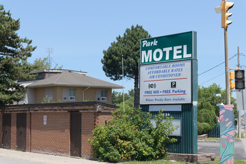 Obraz premium road-side pylon sign outside Park Motel located at 3126 Kingston Rd, Scarborough, Toronto