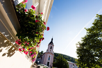 Kościół parafialny i stare kamienica miasteczka Stramberk Czechy © kubikactive