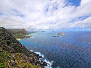 Coastal cliffs and turquoise ocean near Makapuʻu Point, Oʻahu © Angelina