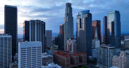 Obraz premium Los Angeles skyline above freeway. Los Angeles downtown architecture. Los Angeles skyscraper cityscape. Los Angeles business district towers.