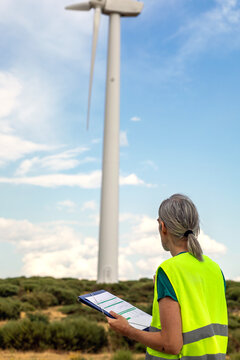 Wind turbine inspection by renewable energy field technician