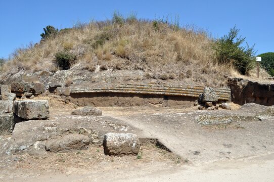 Cerveteri (Roma) - Necropoli della Banditaccia - Sepoltura a Tumulo - VII secolo A.C.