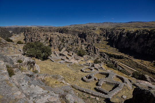 T'aqrachullo rises like a forgotten city carved into stone. Spread across seventeen hectares of windswept mesa in Espinar, Cusco, this ancient citadel holds nearly six hundred structures shaped by War