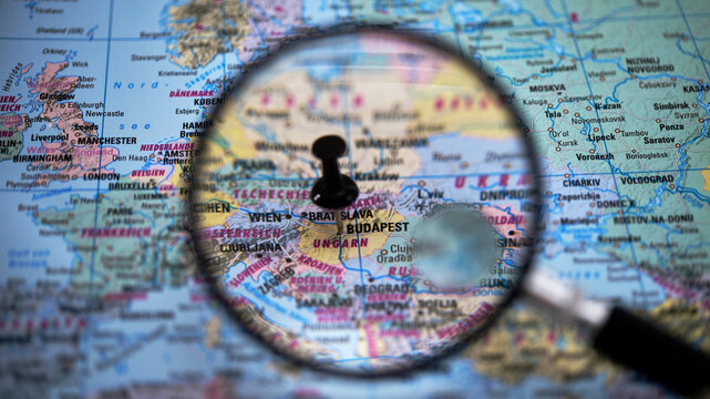 Map focus on Budapest with a magnifying glass showing location clearly