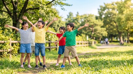 Fototapeta premium 夏の公園でラジオ体操を楽しむ笑顔の子どもたち